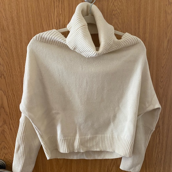 Lovers and friends open back sweater - Picture 3 of 5